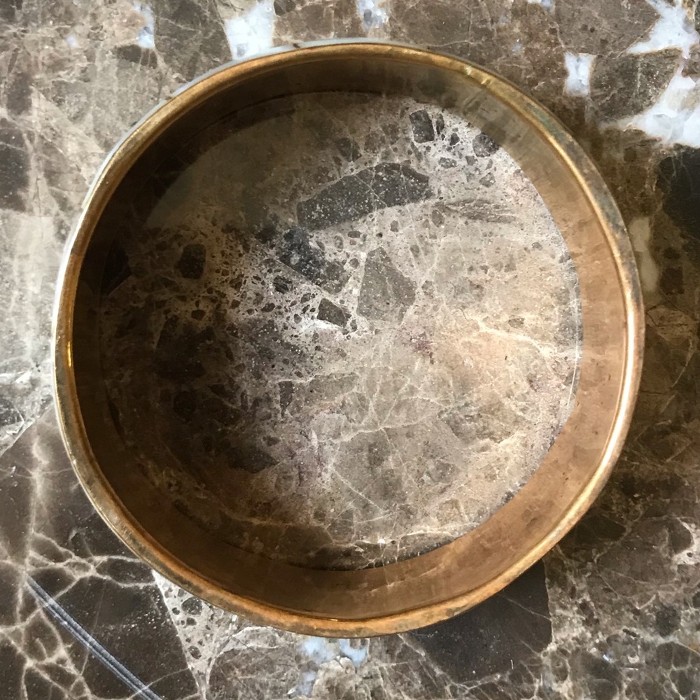 Vintage Shell Bangle - Picture 6 of 7